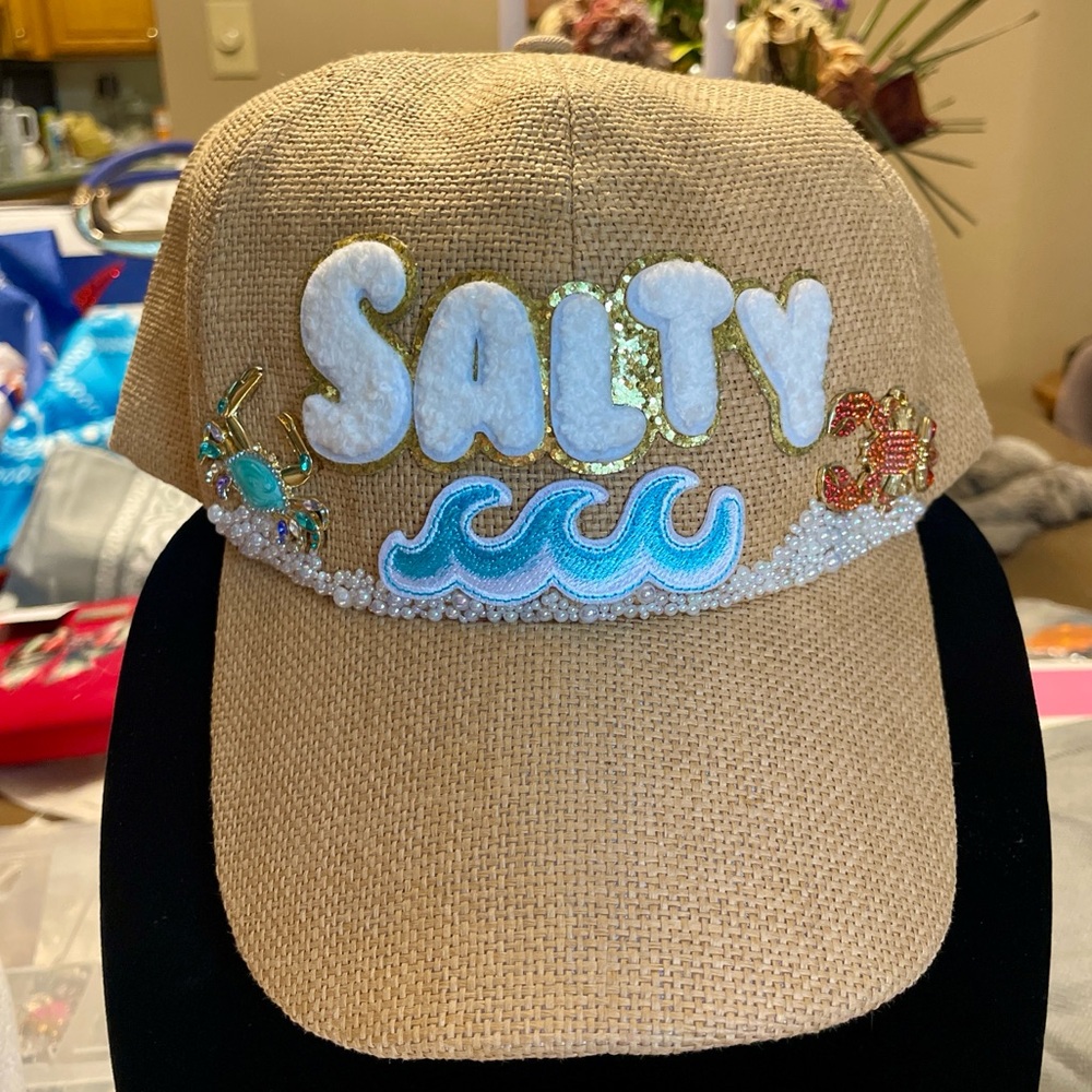 🌊 Get ready for summer with this one-of-a-kind ‘Salty’ cap! 🌴